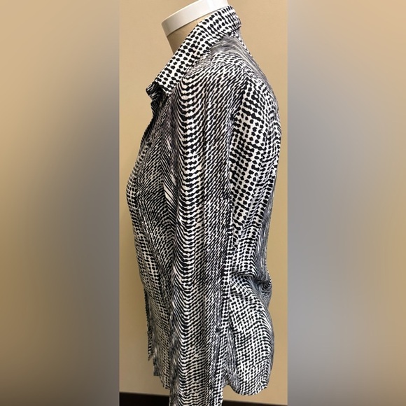 TAIS Prado Navy and White Patterned  Collared Button Up Blouse Womens size Large - Picture 4 of 11